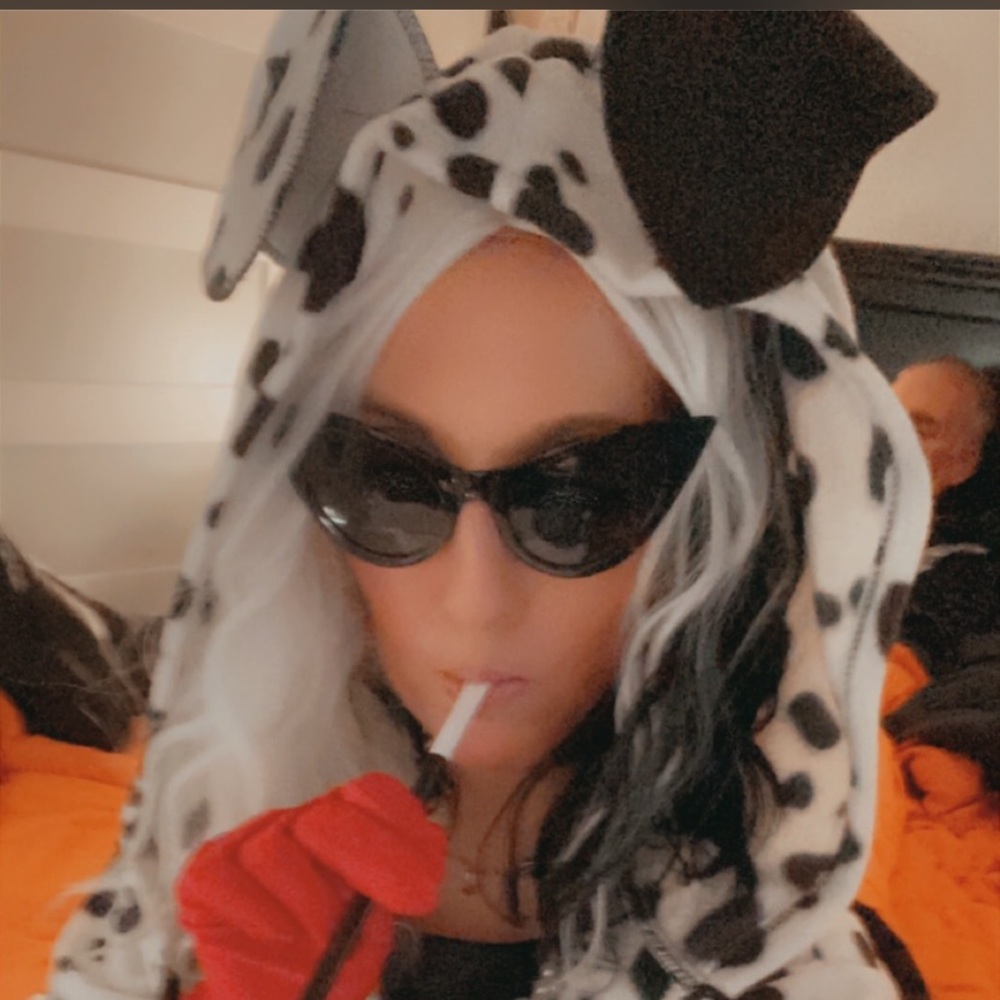 Cruella de vil costume detailed item that make the costume bundle!